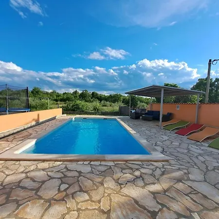 Apartamento House Stari Put With Pool