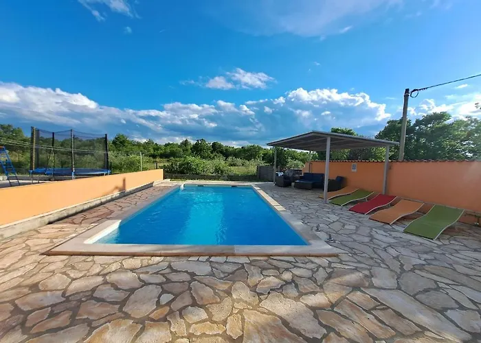 Lägenhet House Stari Put With Pool